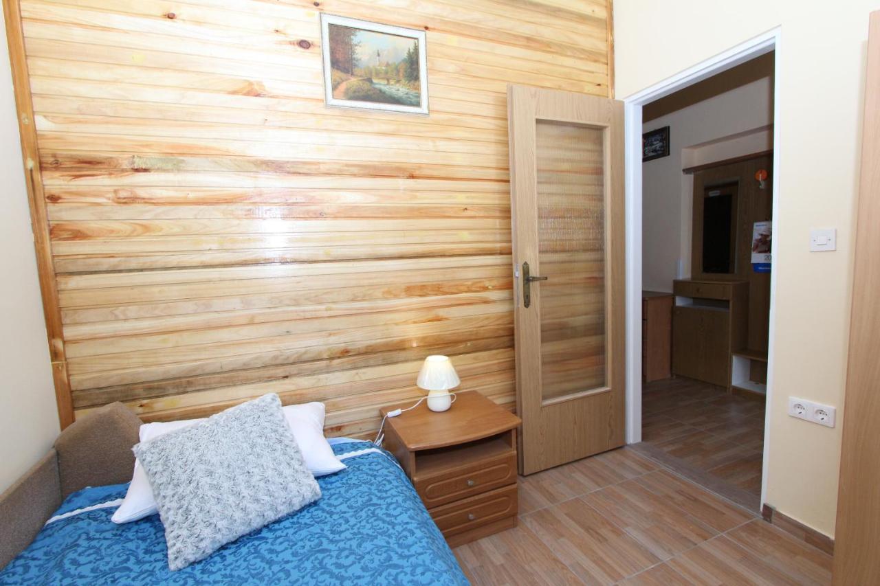 Apartment Oto Pula Exterior photo