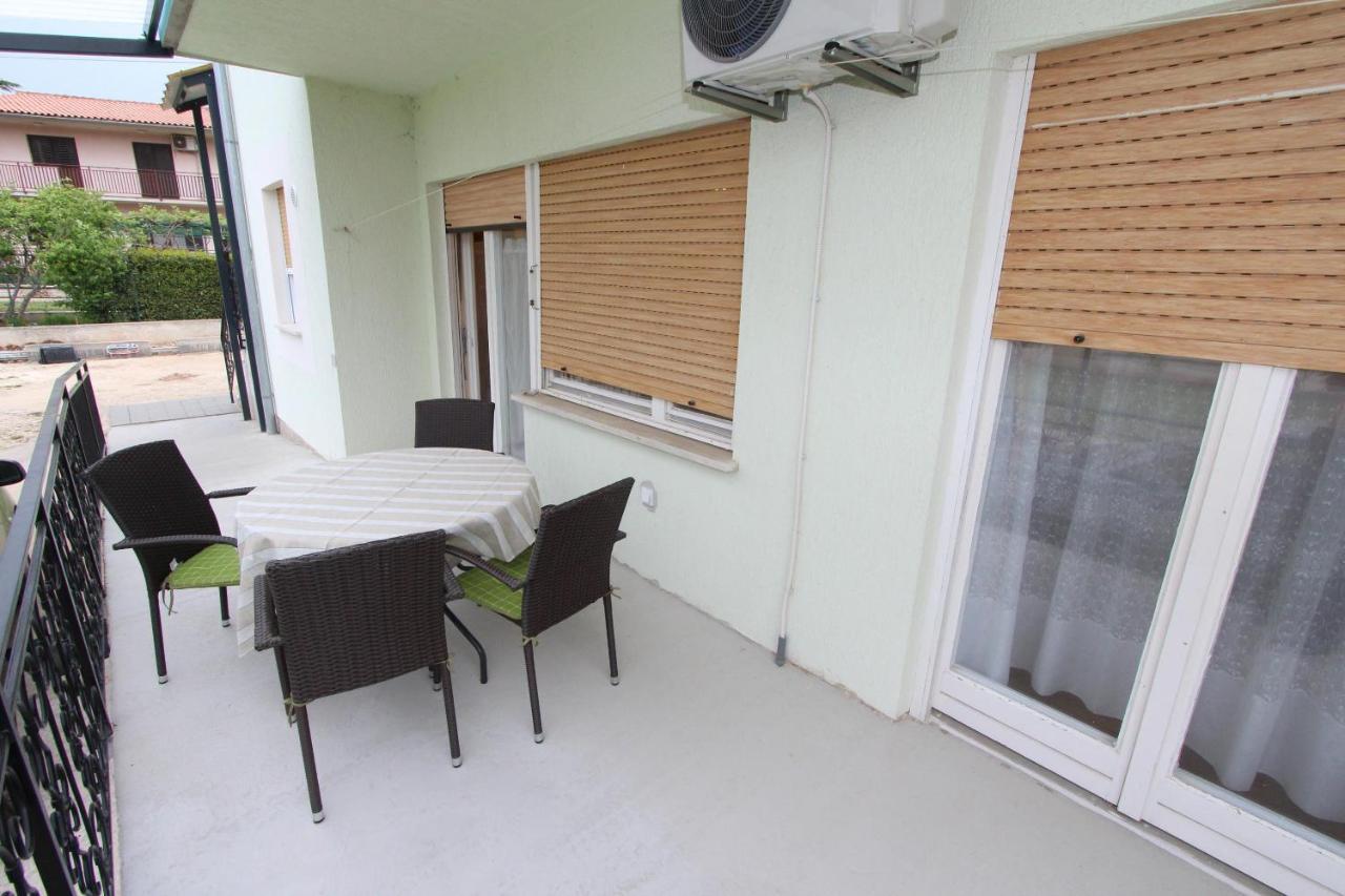 Apartment Oto Pula Exterior photo