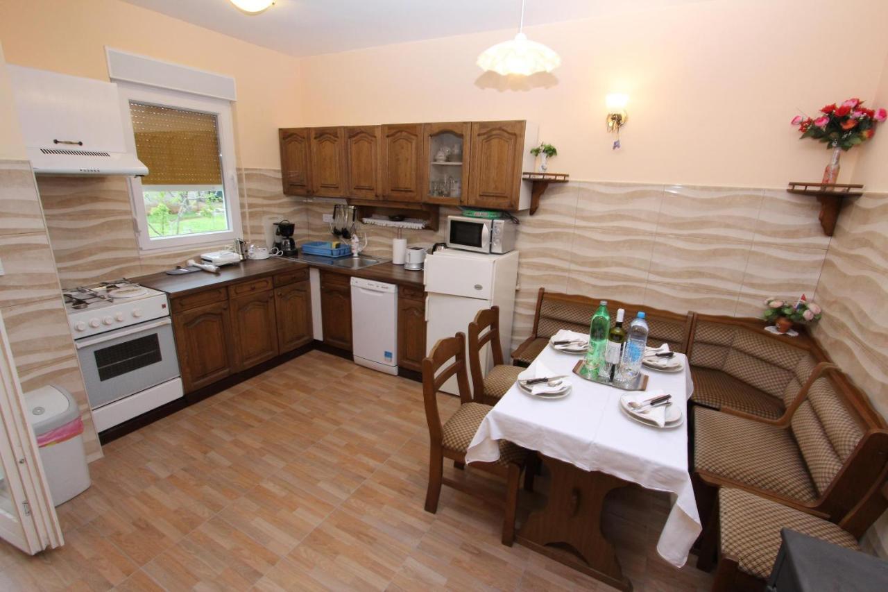 Apartment Oto Pula Exterior photo
