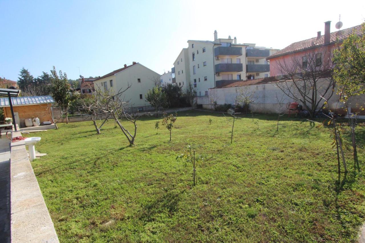 Apartment Oto Pula Exterior photo