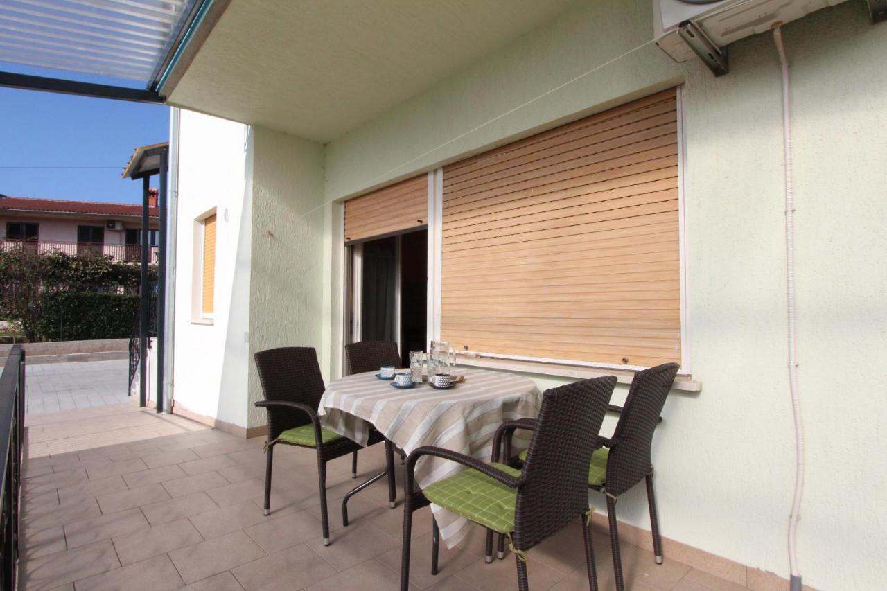 Apartment Oto Pula Exterior photo