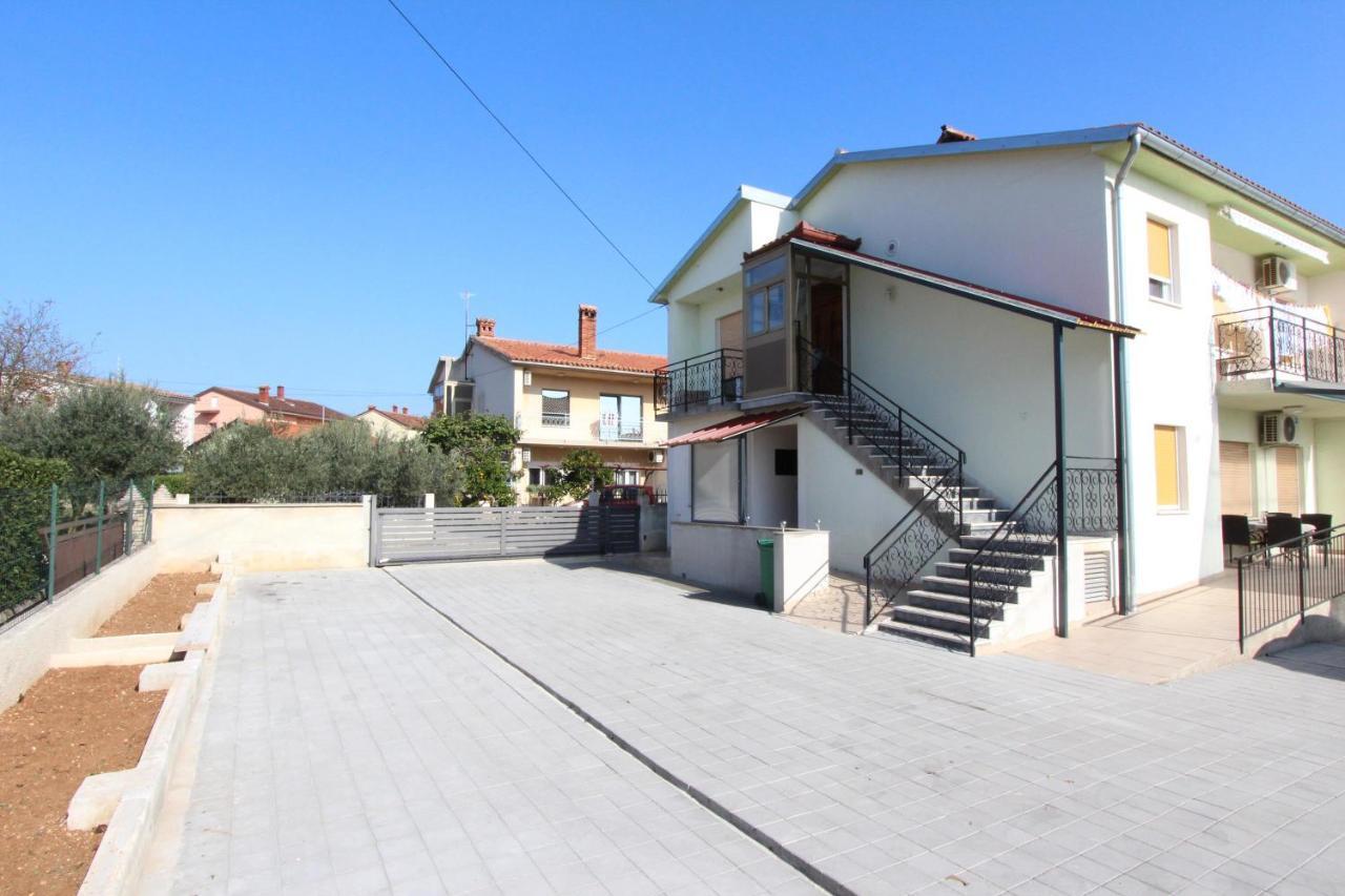 Apartment Oto Pula Exterior photo